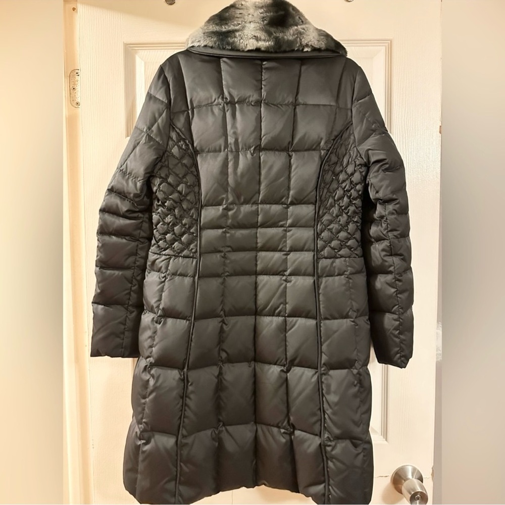 Laundry By Shelli Segal Black Puffer Coat with Faux Fur Collar - Picture 3 of 5